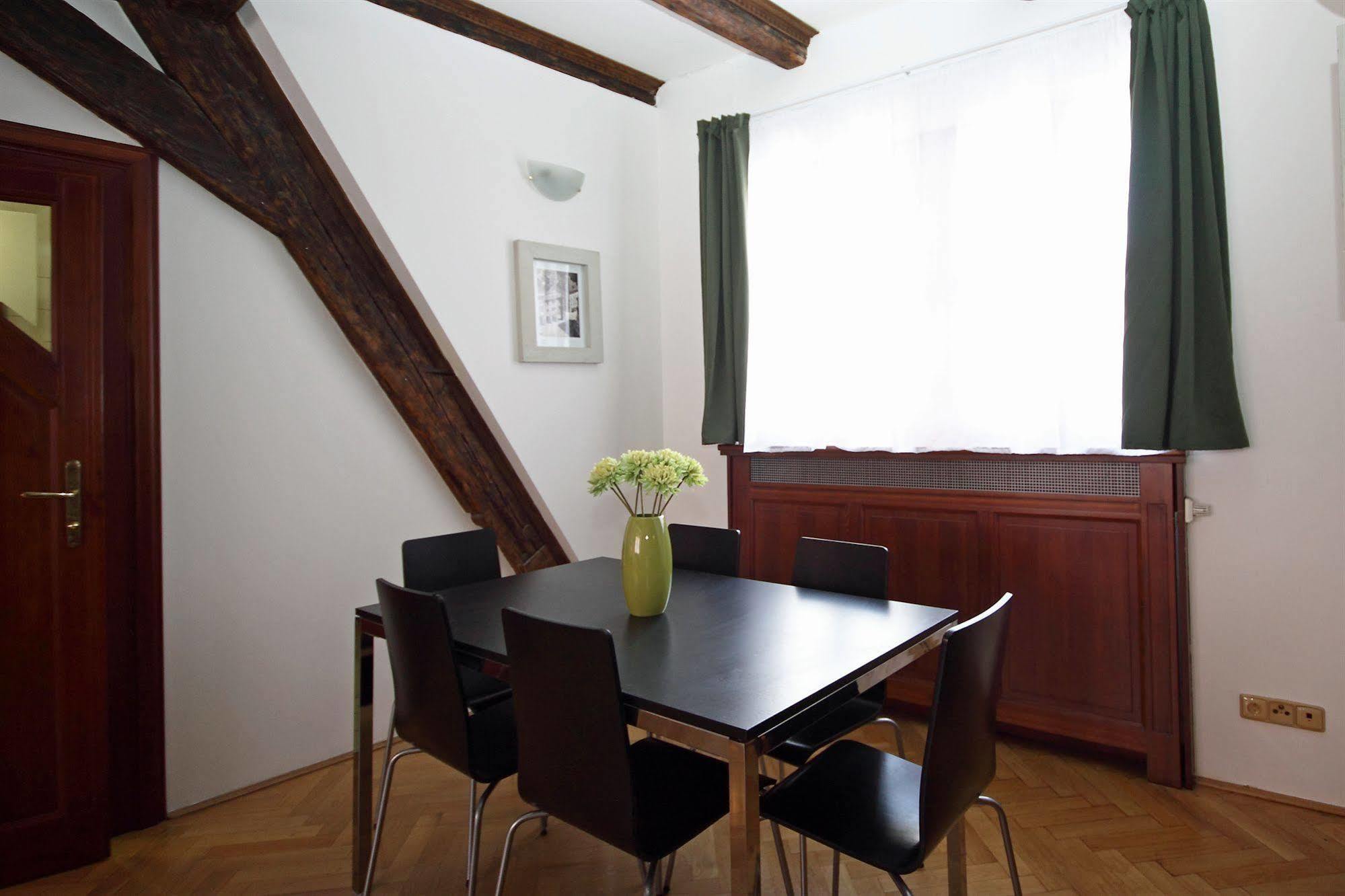 Leo Apartments Old Town Praga Exterior foto